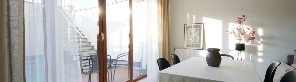 Apartament z tarasem i miejscem postoj. w centrum