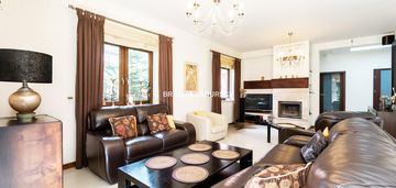 Piękny, klimatyczny dom  w doskonałej lokalizacji