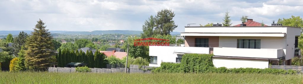 Piękny 2-rodzinny dom w libertowie, widok z działk