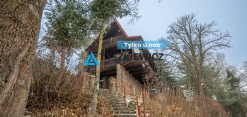 Dom z zejściem do rzeki- rytel