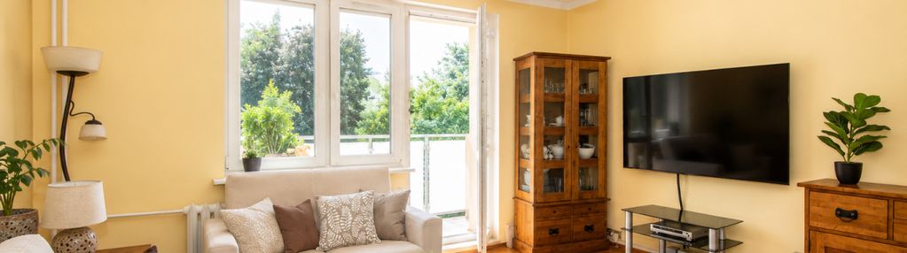 2 pokoje, balkon z ładnym  widokiem i piwnicą