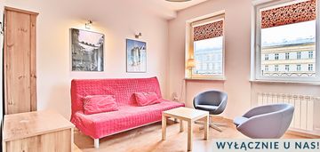 Pokój z aneksem kuchennym i jadalnią w centrum