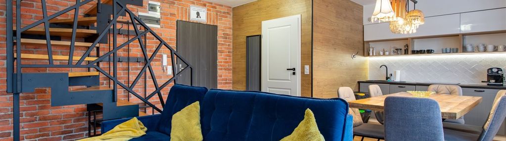 Dwupoziomowy apartament w klimacie industrialnym