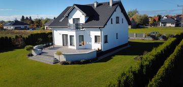 Komfortowy dom 148m2 z garażem i zadbaną działką