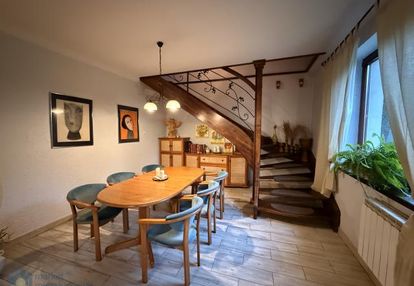 Dom dwurodzinny w pobliżu magelanki.