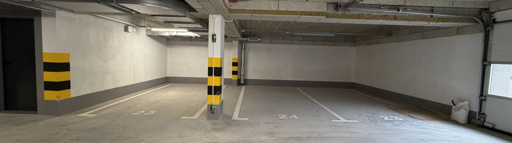 Jedyna kawalerka z miejscem parkingowym/halą garaż
