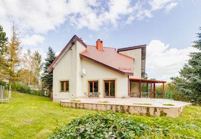 Dom w cichej okolicy z antresolą i 3 sypialniami