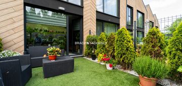 Zielona oaza nowoczesny dom w stylu stodoły