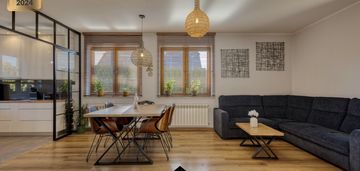 Piękny dom wolnostojący przy lesie z dużym ogrodem