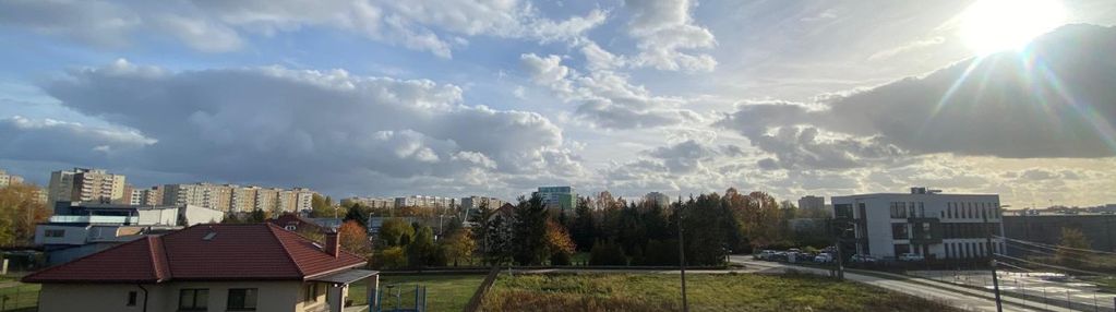 Blisko bródna_dla rodziny_ z poddazem_blisko metro