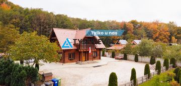 Dwa domy na osobnych działkach