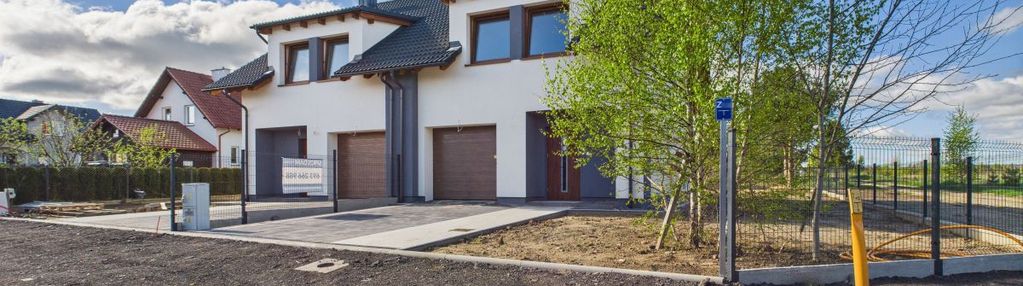 4 sypialnie, garaż, kanalizacja - prawa strona