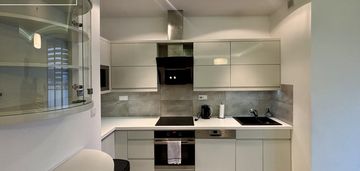 Mieszkanie z dużym tarasem przy metrze