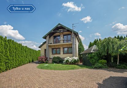 Piękny dom w adamowie z dużą działką