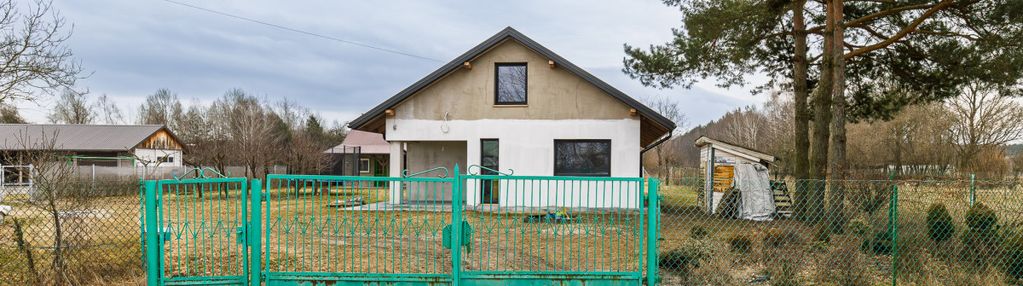 Nowoczesny dom z antresolą i dużą działką – dubie