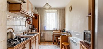 2 pok | |niskie piętro | do odświeżenia | piwnica