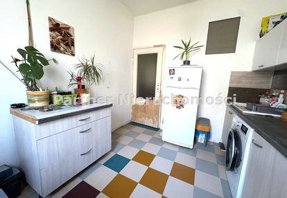 2 pokoje, 1 piętro, blok z cegły, centrum torunia