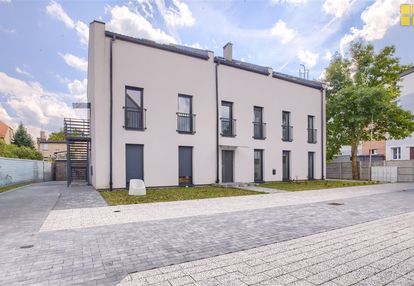 Nowy szereg 3 pokoje + 2 łazienki + taras + strych