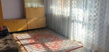 Jasne, przestronne mieszkanie w cichej okolicy....