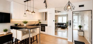 Nowoczesny apartament z balkonem, parkingiem