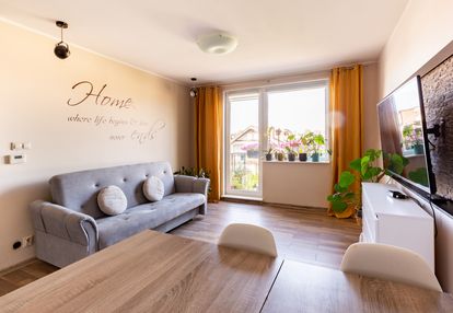 Dwupoziomowe przestronne mieszkanie z garażem