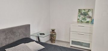 Funkcjonalne i słoneczne mieszkanie z ogródkiem