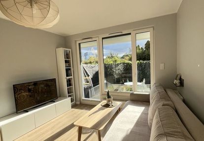 Nowoczesne mieszkanie z ogródkiem blisko morza