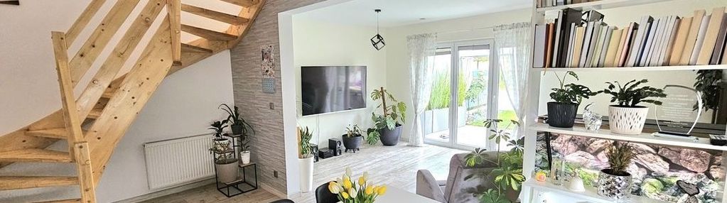 Nowoczesny bliźniak z prywatnym jacuzzi i ogrodem