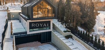 Luksusowy dom z basenem z widokiem na zieleń!