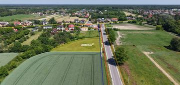 Działka przy drodze asfasltowej.