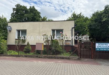 Dom z garażami i dużą dzialką w centrum miasta