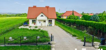 Dom na ogrodzonej widokowej 15arowej działce