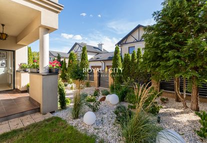 Luksusowy dom z ogrodem na ursynowie.