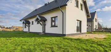 Dom jednorodzinny dwulokalowy.