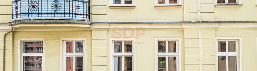 Piękna kamienica z balkonem