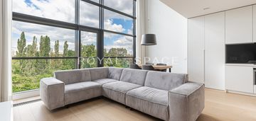 Dwupoziomowy loft z widokiem na park