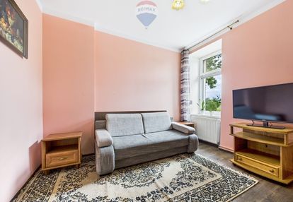 Na sprzedaż 2 pokoje + garaż + piwnica + ogródek