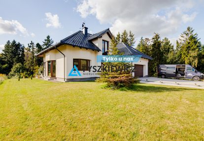 Przepiękny dom tuż przy lesie.