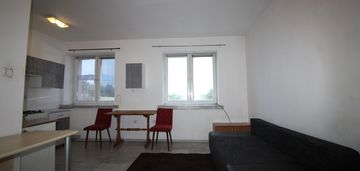 Bezczynszowa kawalerka na parterze