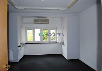 Biuro na trzech poziomach w cichej okolicy