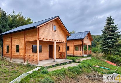 Drewniany domek  z widokiem na jezioro rożnowskie