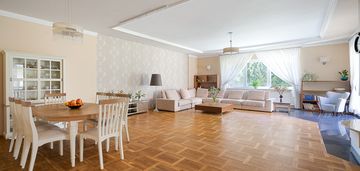Przestronny dom dla rodzinny z pięknym ogrodem