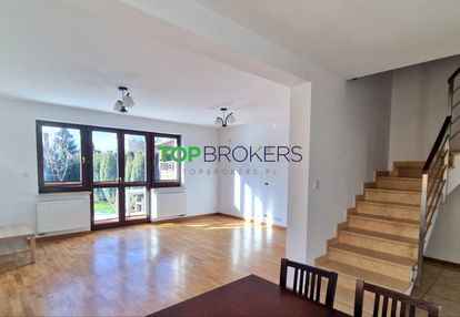 Komfortowy i przestronny dom na biuro, ogródek