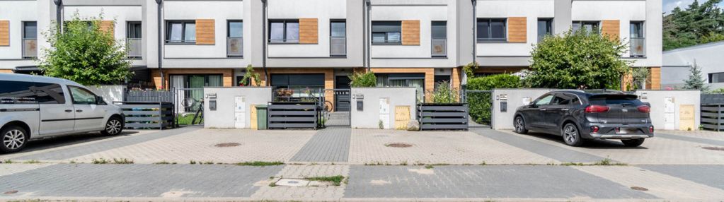 Szczęśliwy dom z ogródkiem w dąbrówce