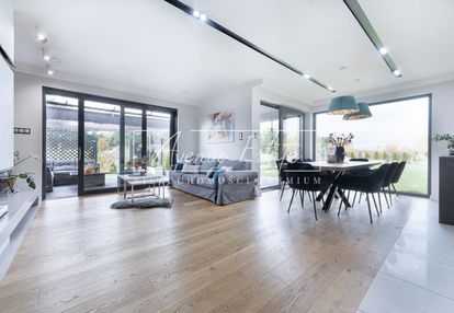 Wolnostojący / piękny ogród / działka 1400 m2