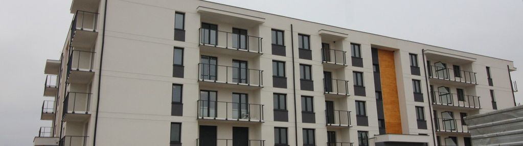 Na parterze 3 pokoje z niskim czynszem ( balkon)