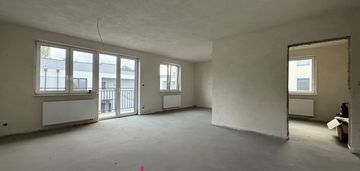 *ładne dwupoziomowe mieszkanie z ogródkiem*