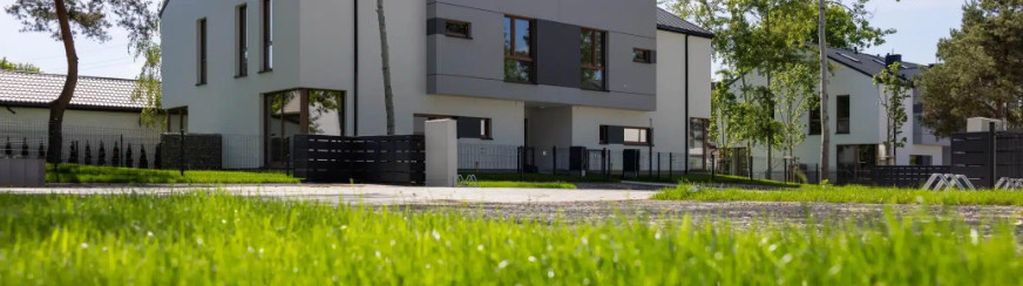 Duży ogród_miejsca na 2 auta_poddasze w cenie