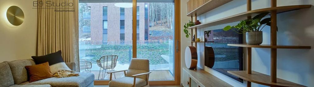 B. wysoki standard / w  enklawie zieleni / top