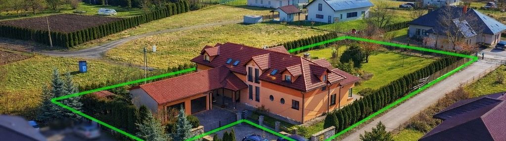 Duży dwurodzinny dom na pięknej działce